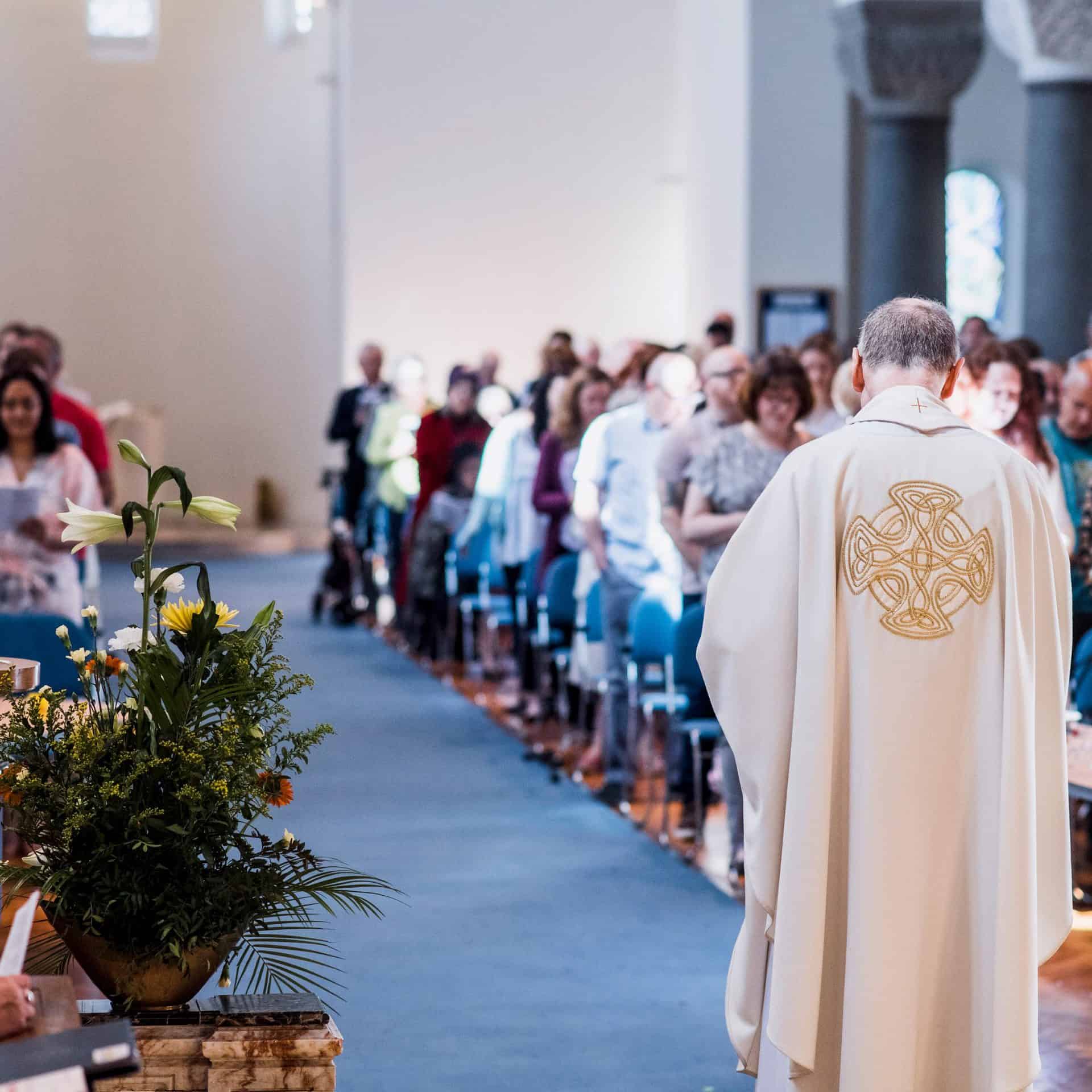 Congregation-out-of-focus